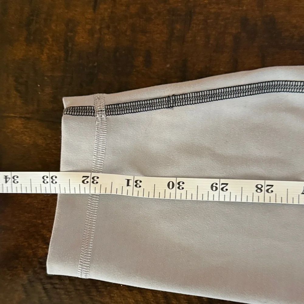 Lululemon Stylish Black and grey Leggings sz 8 - Picture 4 of 6